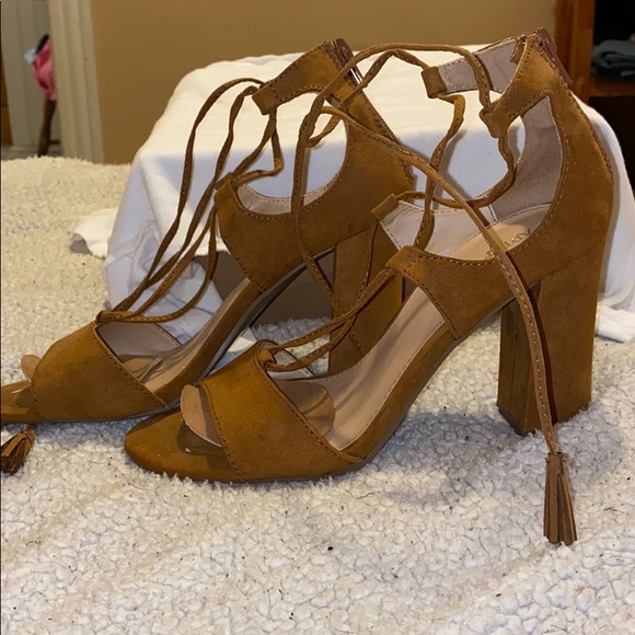 Heels - Picture 3 of 4